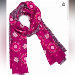 NWT Vera Bradley Soft Fringe Scarf Raspberry Medallion